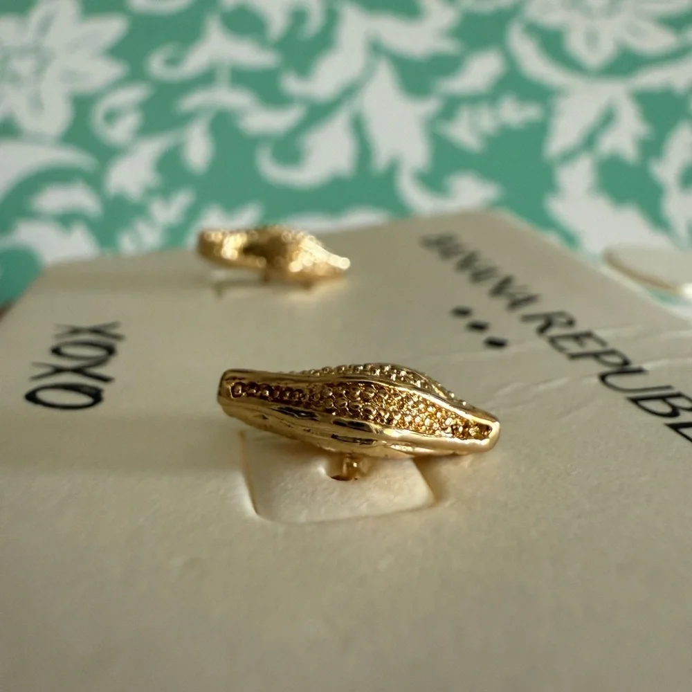Banana Republic Gold-Tone Seashells Stud Earrings. New with tags